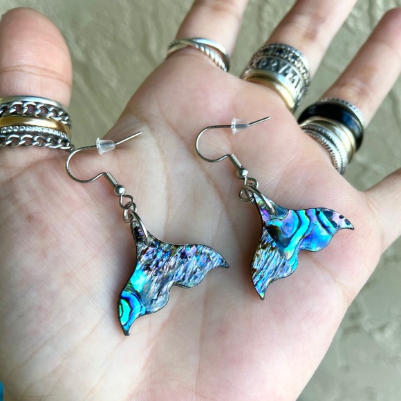 Mermaid abalone jewelry set . Mermaid tail abalone shell earrings + necklace set - Picture 5 of 15